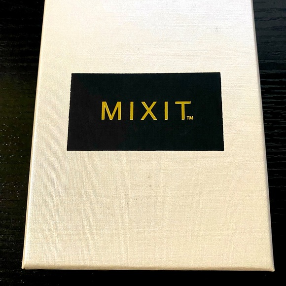 Mixit 2 piece earring and necklace set - Picture 2 of 2